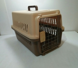 KENNEL BOX Ukuran 48.35cm x 31.76cm x 30.3cm 